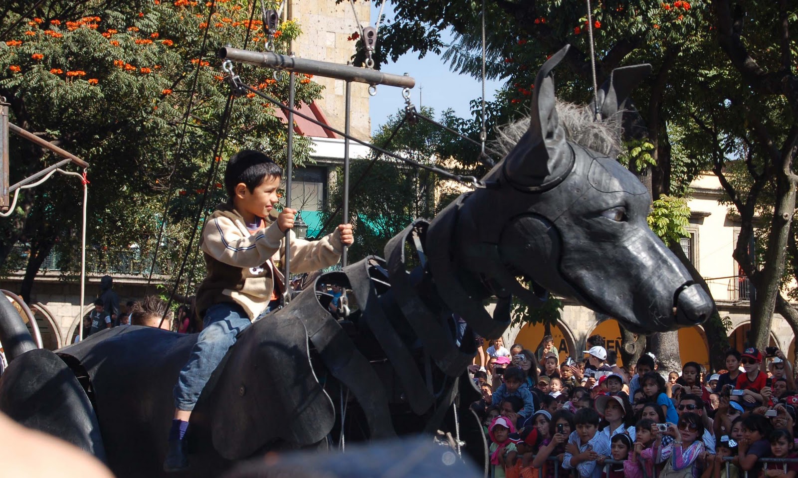 Six months in Mexico (Seis Meses en Mexico) Giant Puppets in Guadalajara