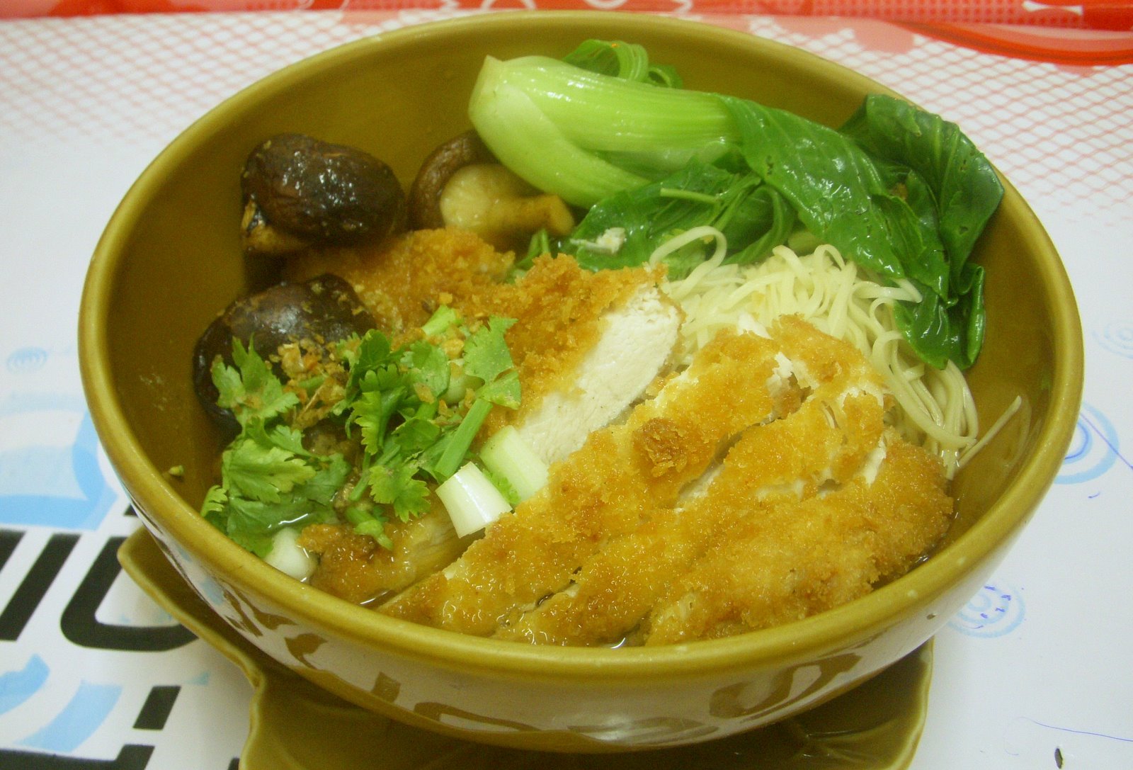 Golden bay leaf fried chicken noodle soup