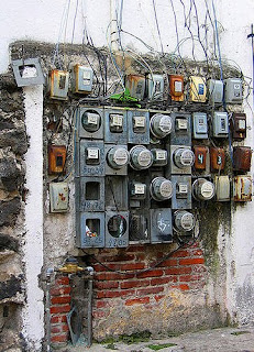 Mighty Lists: 15 really bad wiring jobs