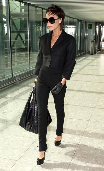 [Victoria+Beckham+Flying+Out+Heathrow+Airport+Qoy3QiOrkD6l.jpg]
