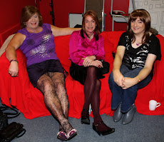 Myself, Di and Kate on teh sofa