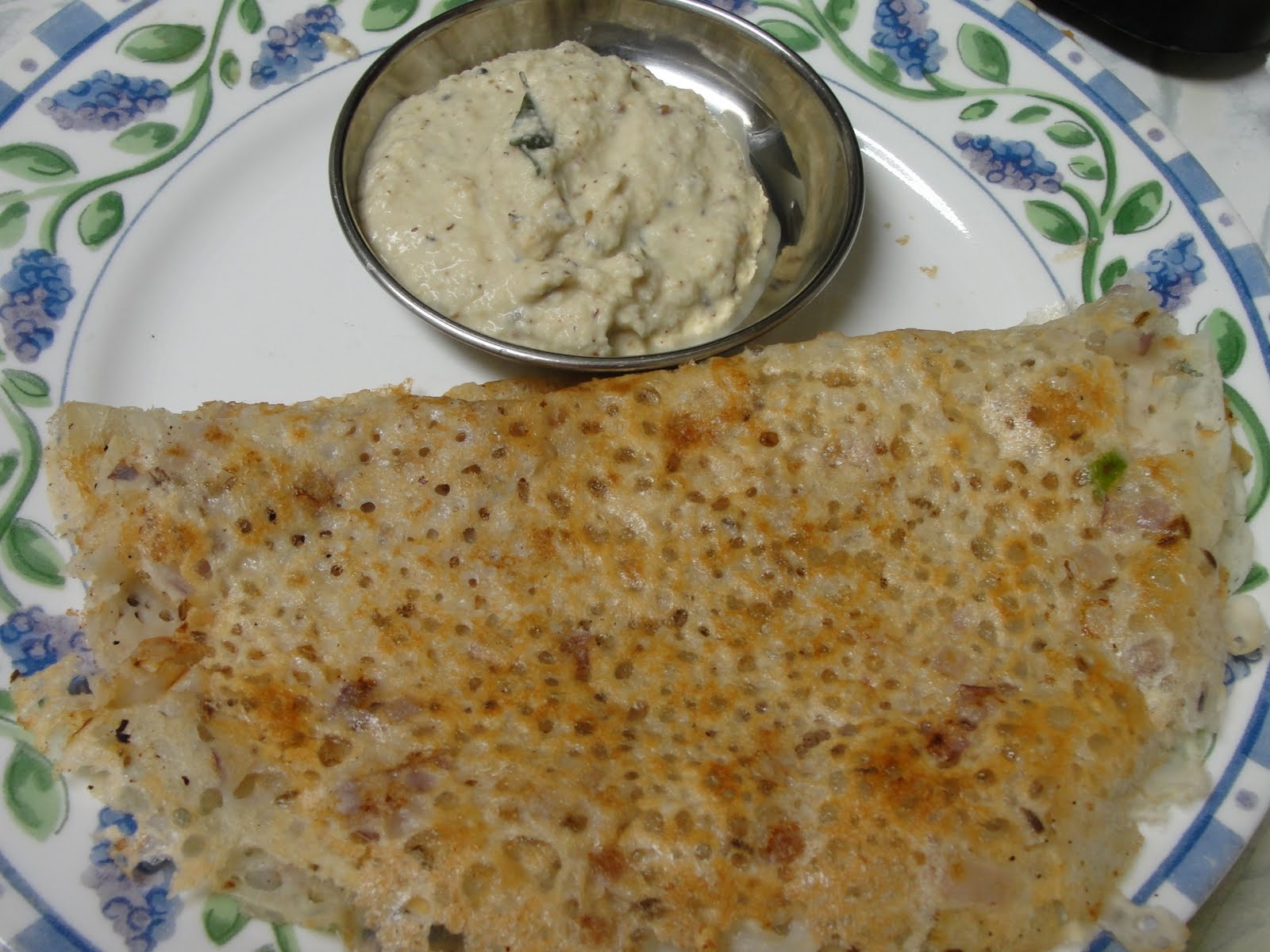 GayathriRaj Heaven on a Spoon!!! Rava Dosa with coconut chutney..