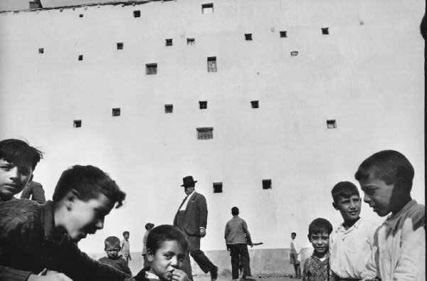 [henri-cartier-bresson-madrid.jpg]