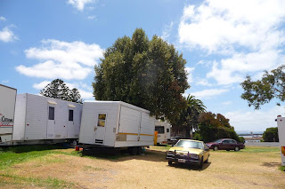 Así se ve de lejos la Casa rodante del parque de diversiones en Portland