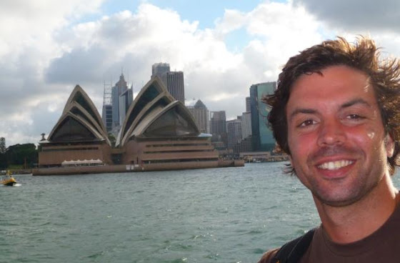 Aquí estoy yo enfrente del Opera House de Sidney, en Australia