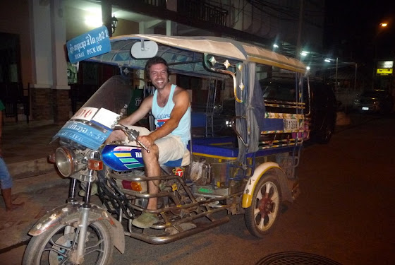 Aquí estoy yo en uno de los tuk tuk