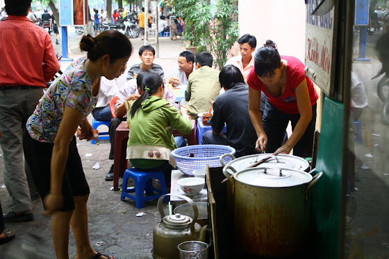 Personas del mercado en Hanoi