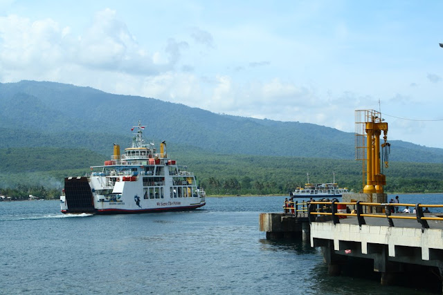 El ferry en Lombok, Indonesia