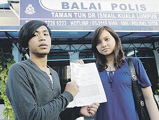 Hanya dapat cek tendang ~ DUNIA ITU