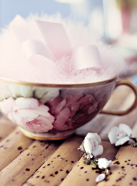[ce1d1de478870c5fc5bfd7c21c86c071_Powder-puff-in-cup.jpg]