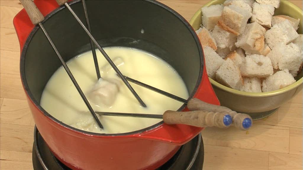 [how-to-make-swiss-cheese-fondue.jpg]