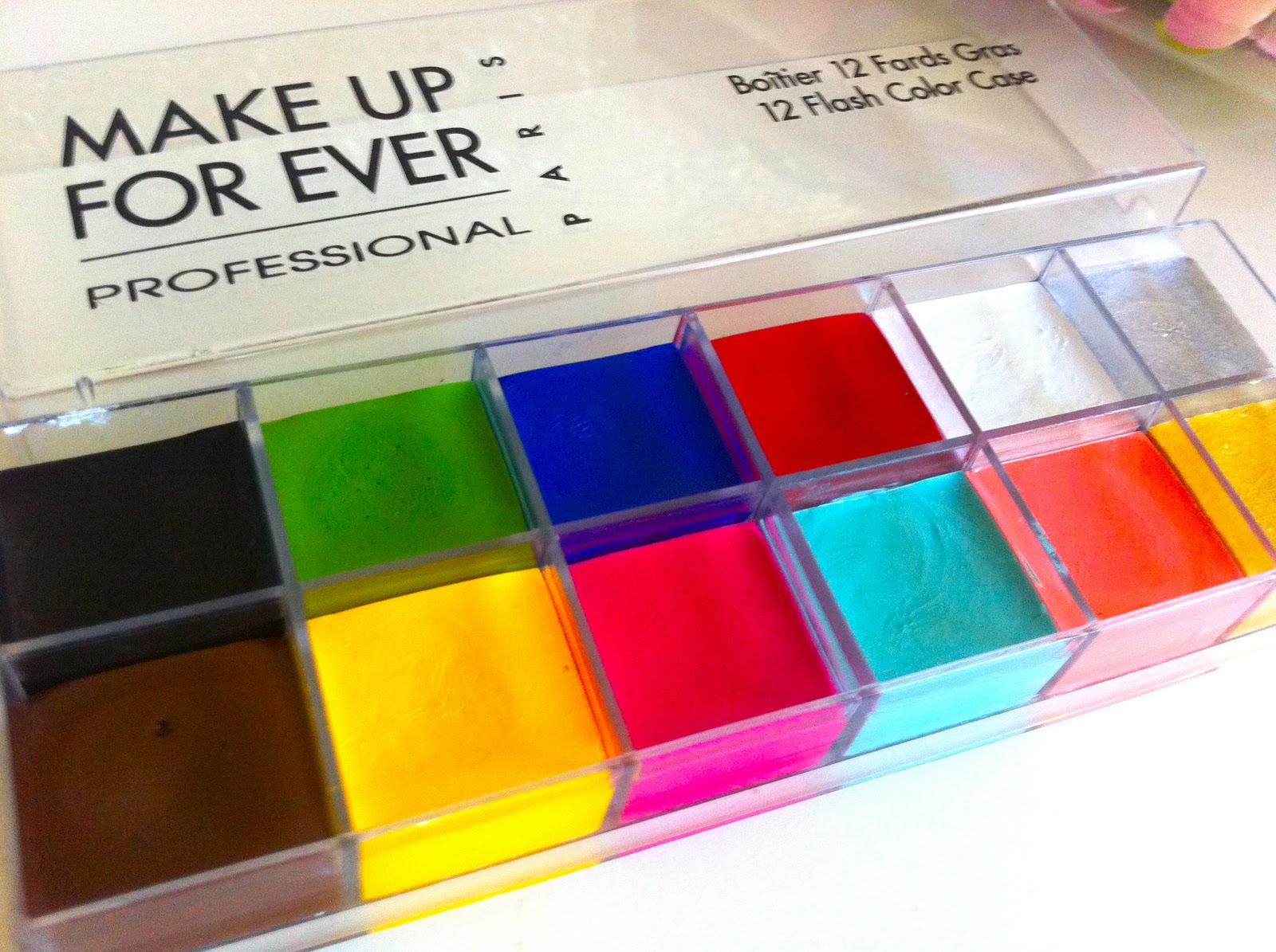 mel1408 Makeup Forever 12 Flash color case swatches