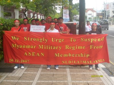 [Malaysia+Protest+for+ASEAN,+Pic+2.jpg]
