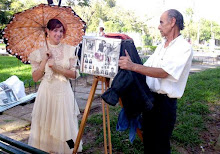 o Lambe Lambe Pedro no aniversário da Associação dos Antiquários do Rio na Praça Santos Dumont.