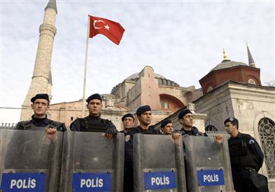 [061127_turkpope_hmed_1130a.h2.jpg]