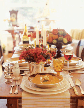 [fall+banquet+table+via+Country+Living.gif]