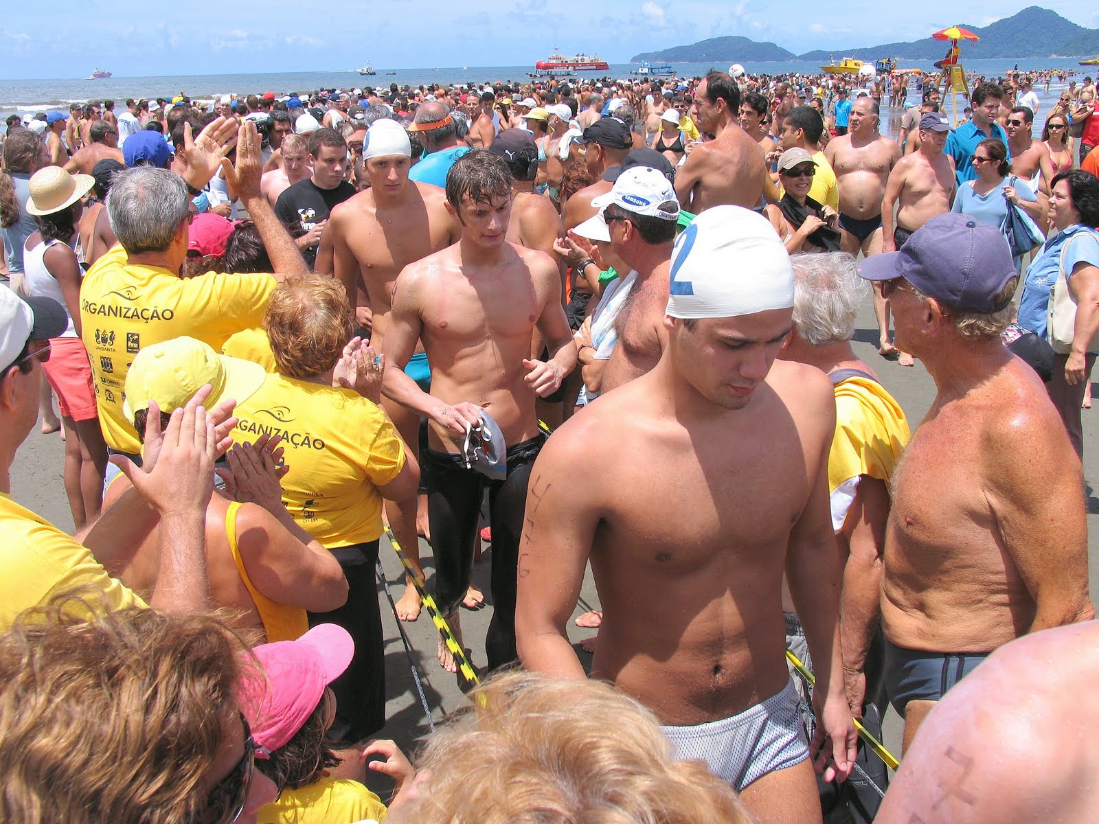 [Santos+pros+in+crowd.jpg]