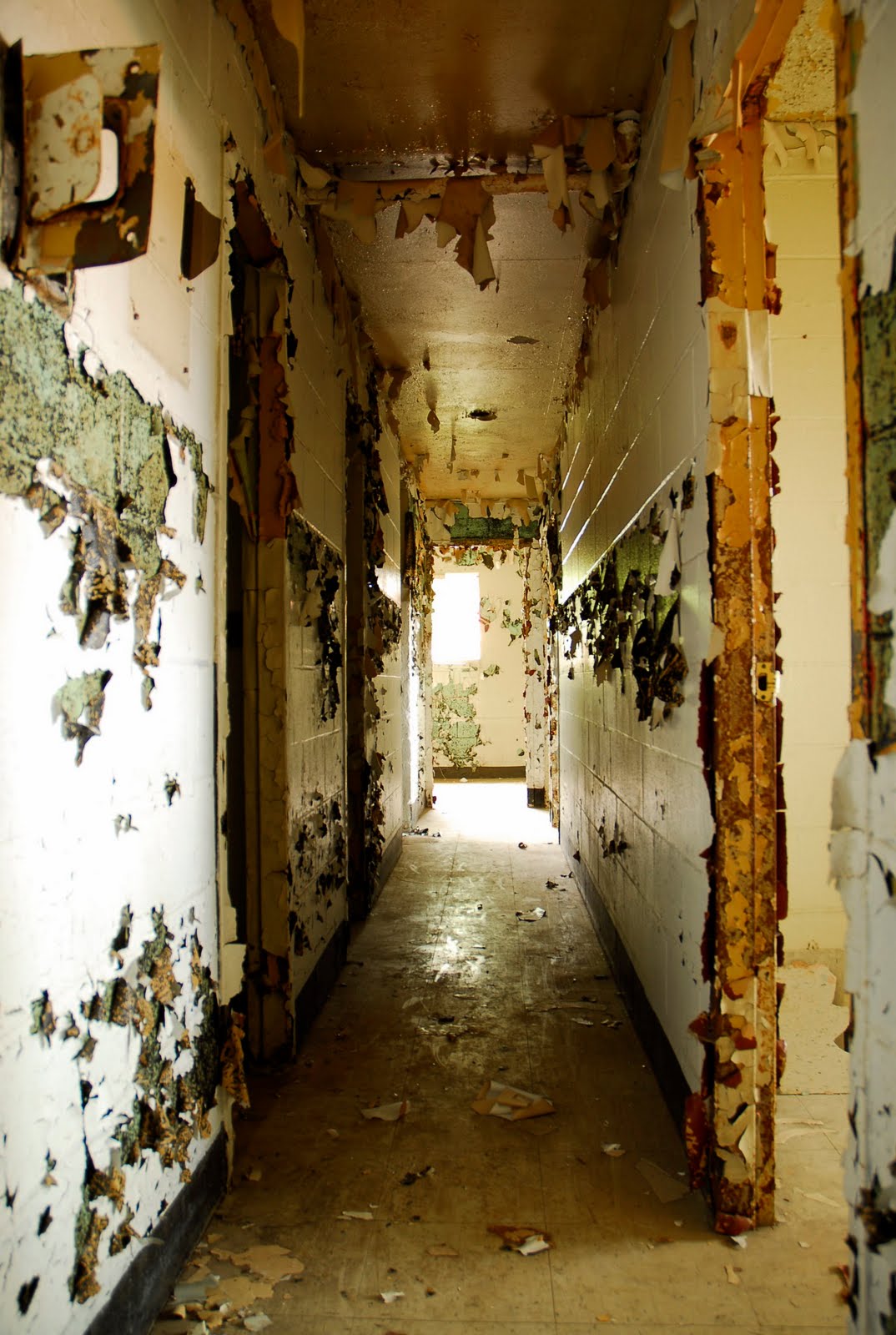 MATT TUTEUR PHOTOGRAPHY CHICAGO'S ABANDONED REMNANTS: CABRINI GREEN
