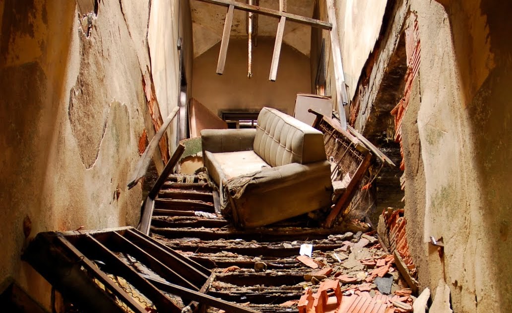 MATT TUTEUR PHOTOGRAPHY CHICAGO'S ABANDONED REMNANTS CHATHAM FURNITURE