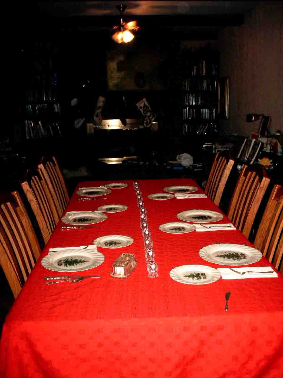 [Setting+the+dining+table.jpg]