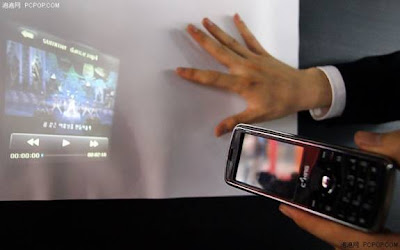 Supercelulares agora têm projetor de filmes embutido