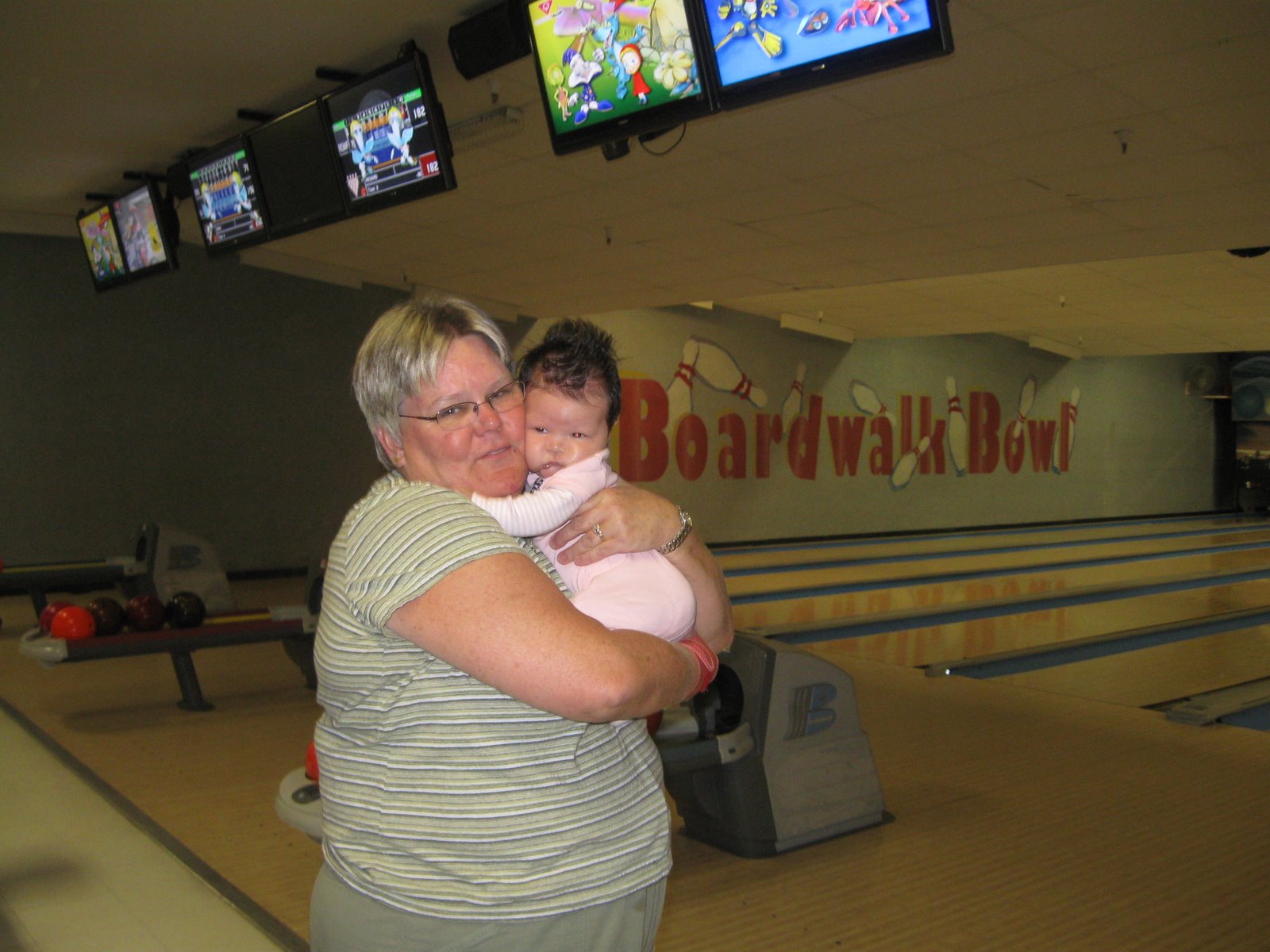 [Bowling+with+The+Sutton's+011.jpg]