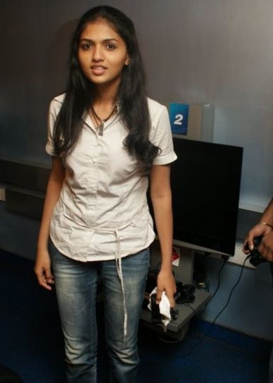 Sunaina in Blur - Beautyceleb.blogspot.com