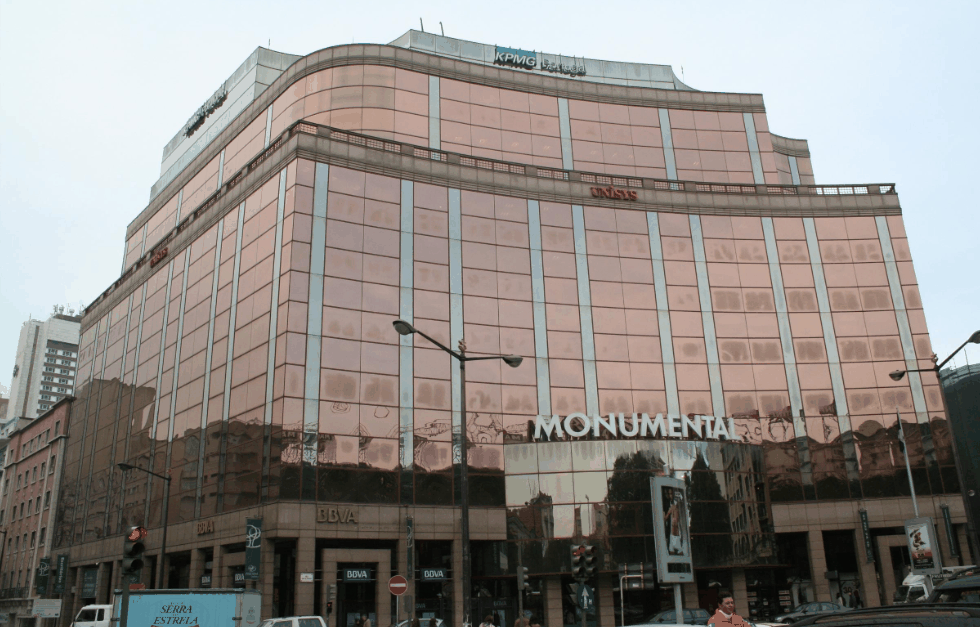 [monumental7.gif]