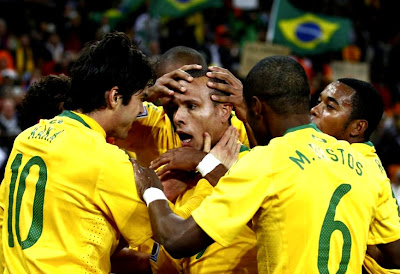 CAFÉ COM NOTÍCIAS Café na Copa 2010 Brasil mostra futebol arte
