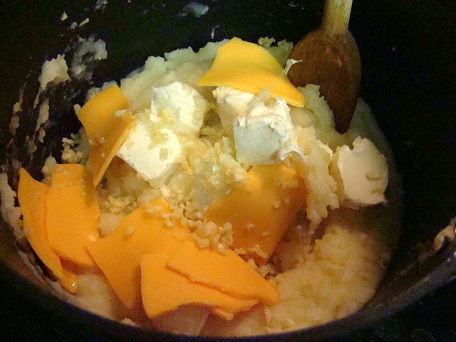 [Garlic-Cheese+Mashed+Potatoes.jpg]
