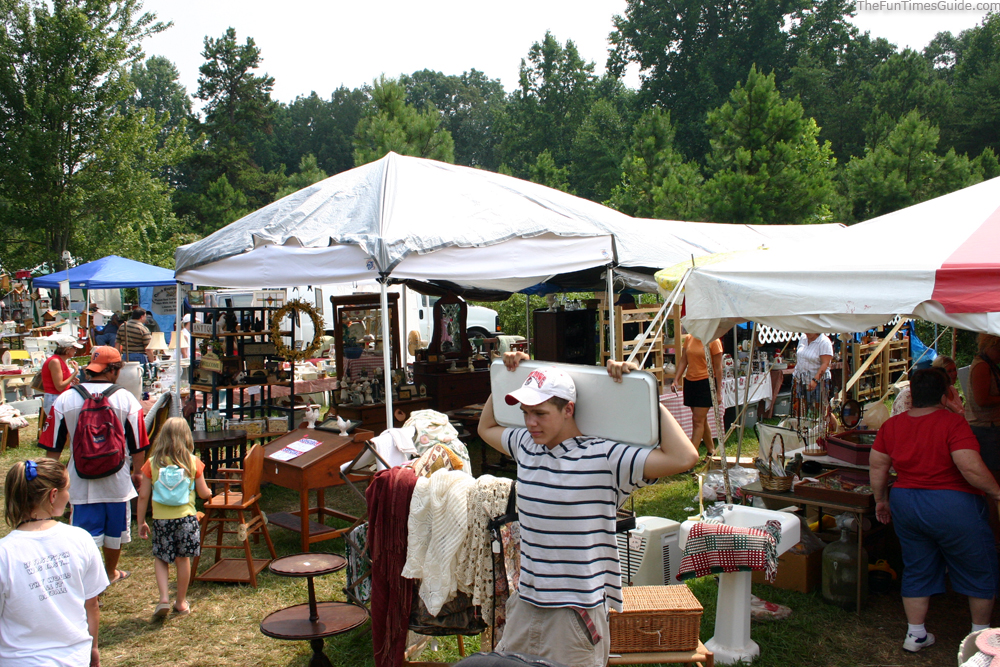 Sale-ing in Denver: world's longest yard sale