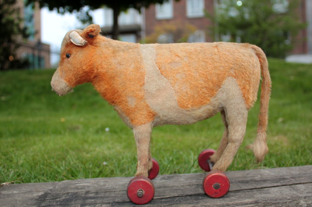 steiff cow on wheels