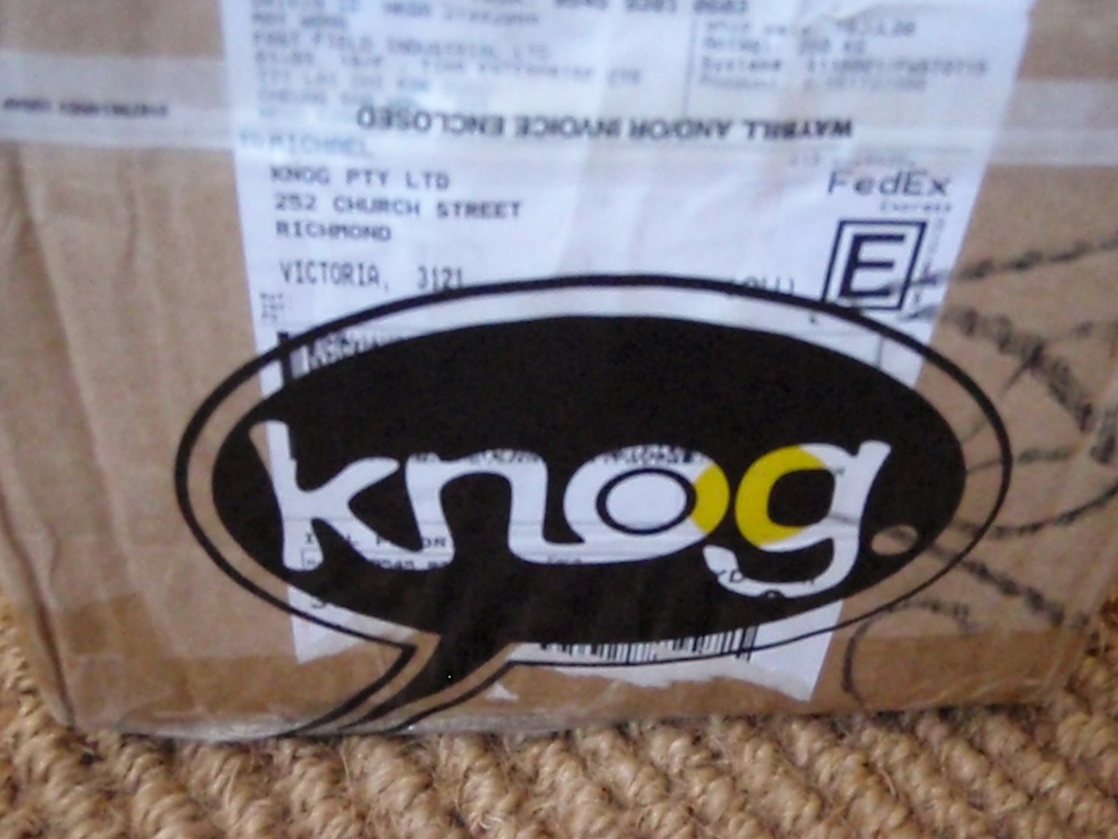 [knog+box.JPG]