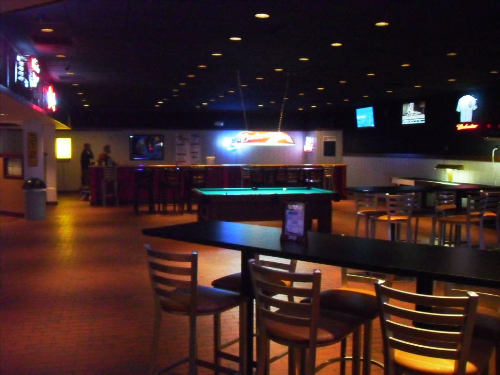Peoria Bar Review Bullpen Sports Bar at Landmark