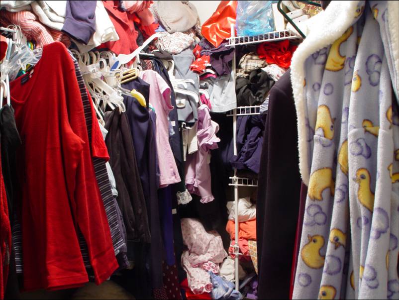 [Disorganized+wardrobe.jpg]