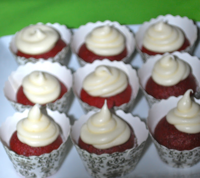 Kristin's Kitchen Adventure Black and White Dessert Table