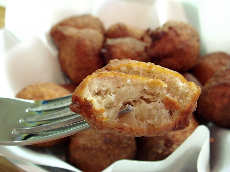 Kuih Kodok (Deep Fried Banana Fritters)