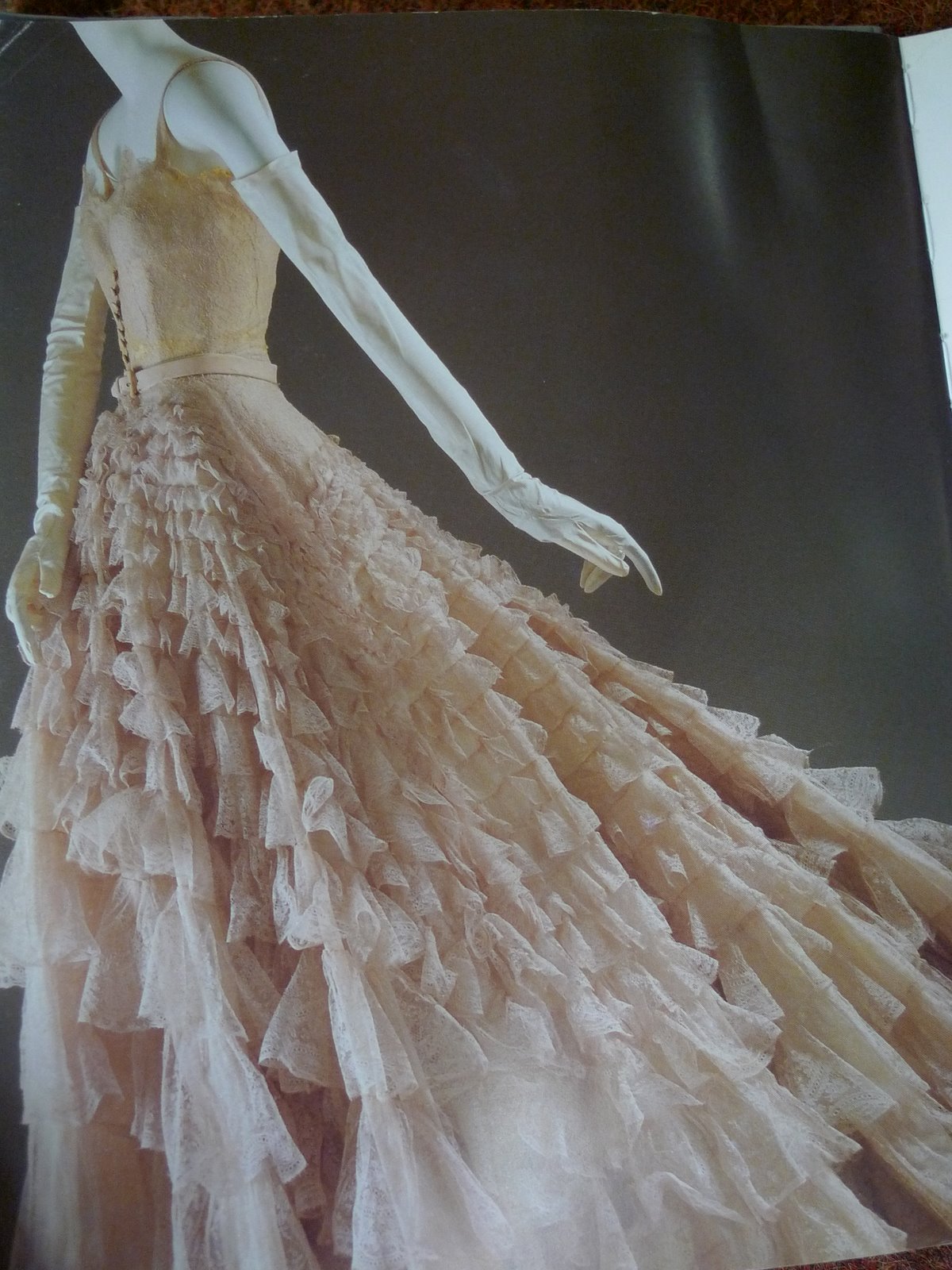 Dior 'New Look' Collection 1947 (With images) Fashion