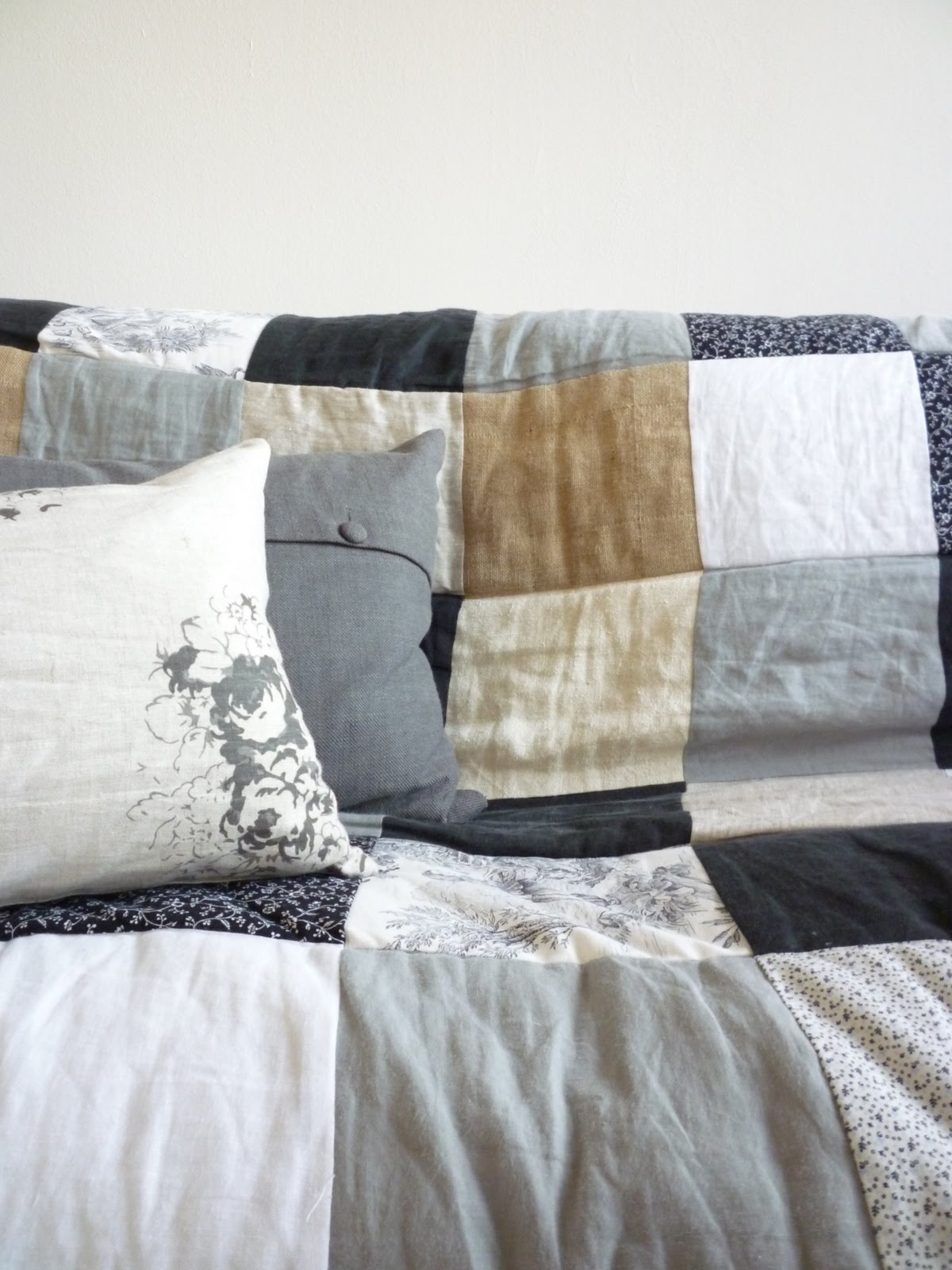 le bianche margherite Patchwork sofa cover