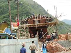 देउरालीको बन्दै गरेको मन्दिर