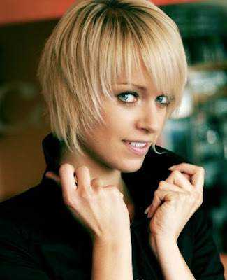 2005 blonde fringe hairstyle.