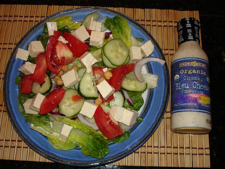 Salad with tofu and chick peas