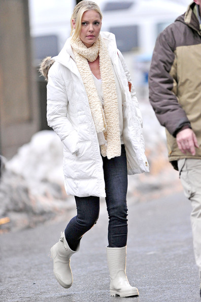 Katherine Heigl gives good winter outfit inspiration with this cute and warm