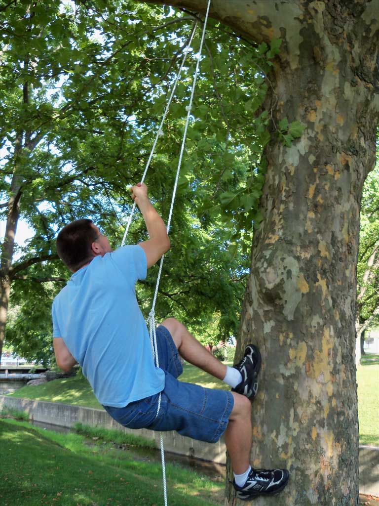 [me_climbing.jpg]