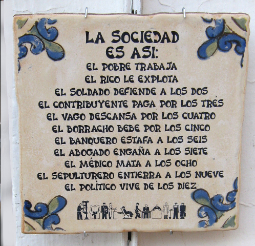 UN OCHI RÎDE, ALTUL PLÎNGE…
