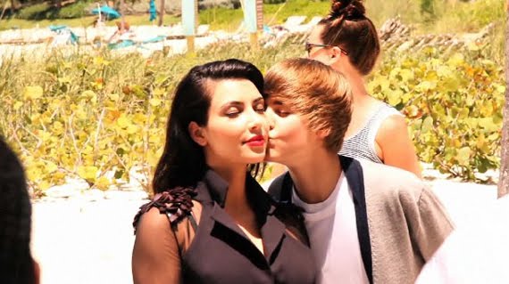 Justin Bieber kisses Kim Kardashian