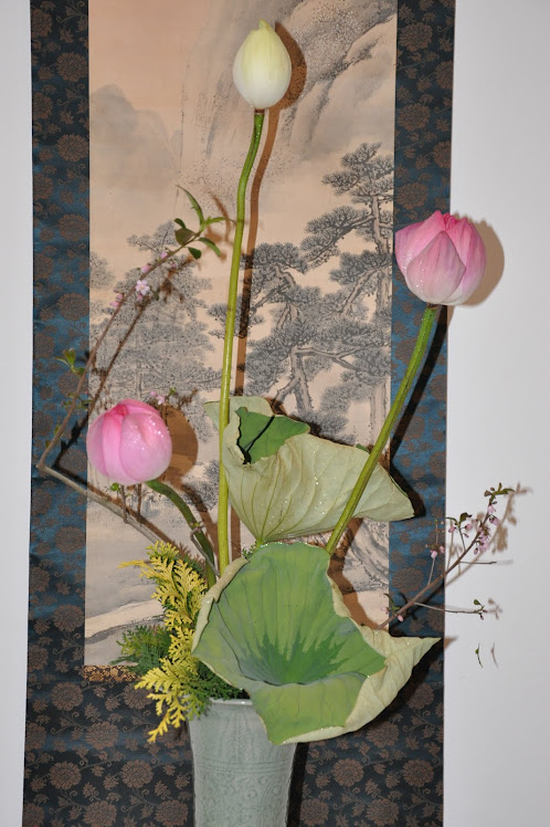 IKEBANA KADO DAI SHIZEN COM FLOR DE LOTUS