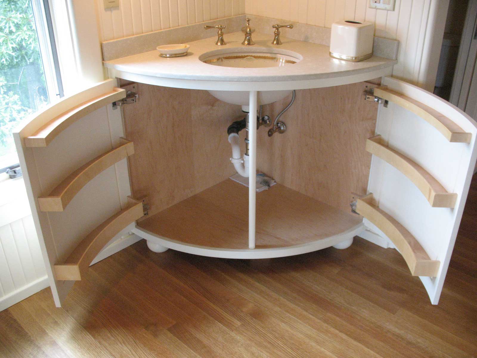 curved front vanity