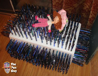 Bed of nailsmade from 500 Pens