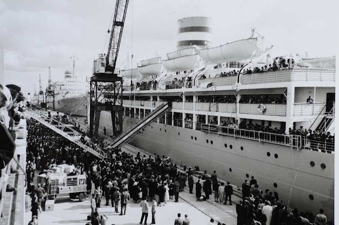 NAVIO PÁTRIA NO CAIS